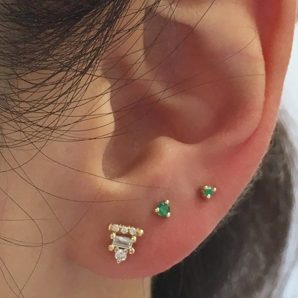 1.5 mm Emerald Dot Stud (Single)