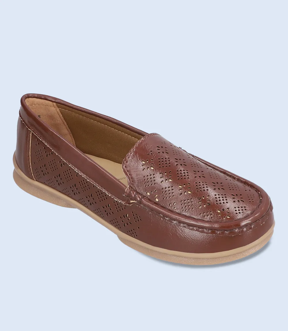 BW8469-BROWN-Women Comfort Moccasins