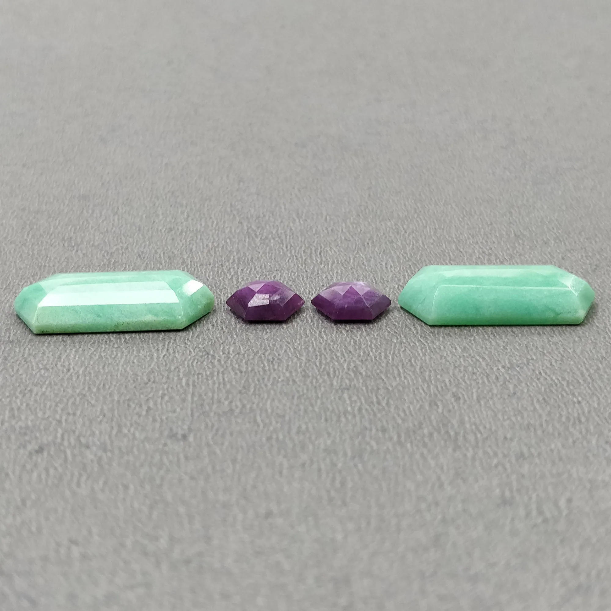 Green CHRYSOPRASE & Raspberry SAPPHIRE Gemstones Step Cut : 30.12cts Natural Untreated Hexagon Shape 10*9mm - 25*12mm 4pcs