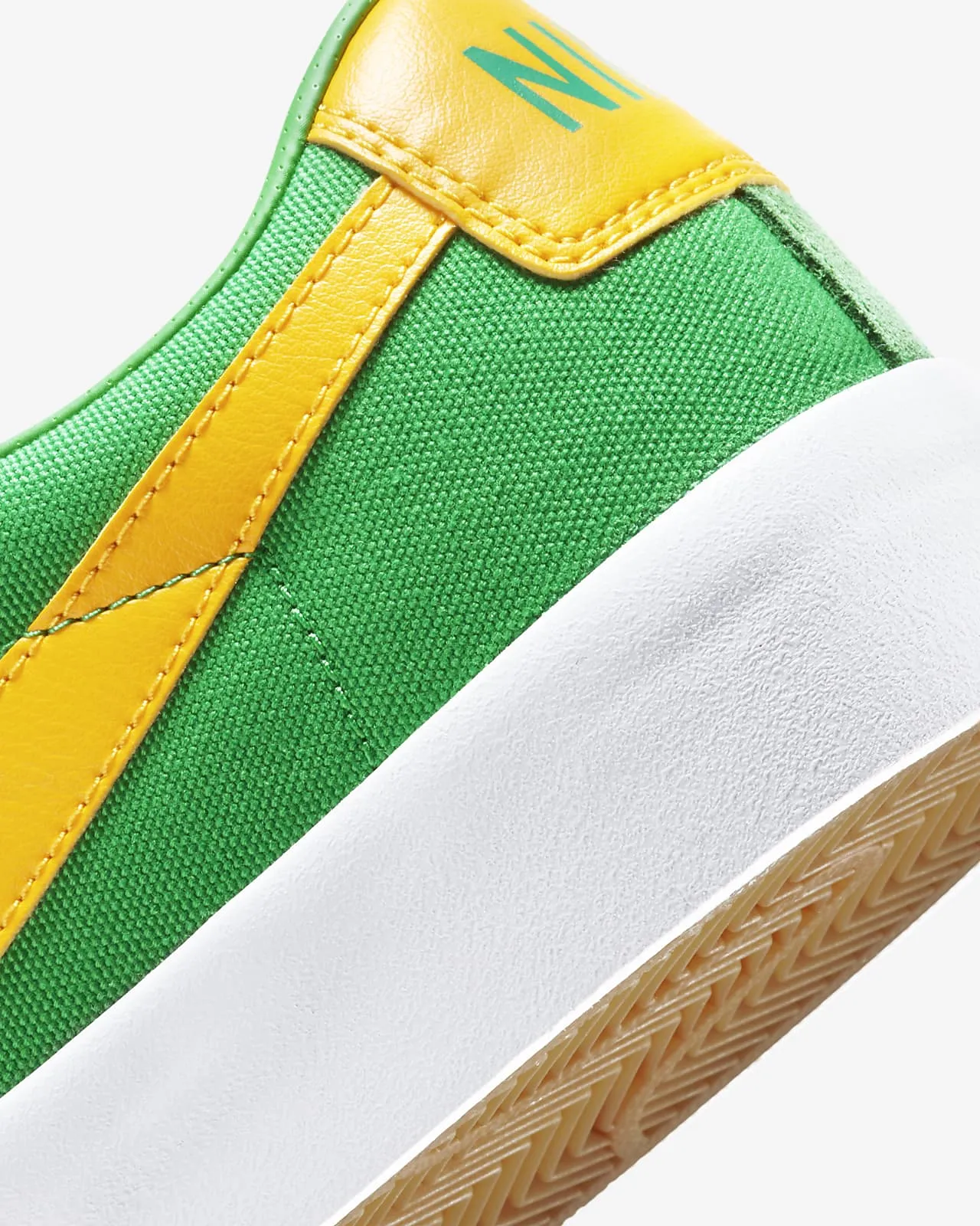 Nike SB Blazer Low Pro GT Lucky Green/University Gold